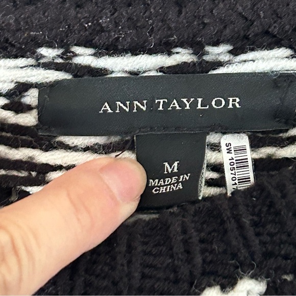 Ann Taylor Wool Blend Women’s Knit Tunic Sweater Medium Black White Geometric - Picture 10 of 12